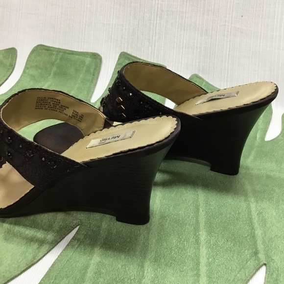 Metro7 Good Looking Thong Wedges. - Picture 6 of 8